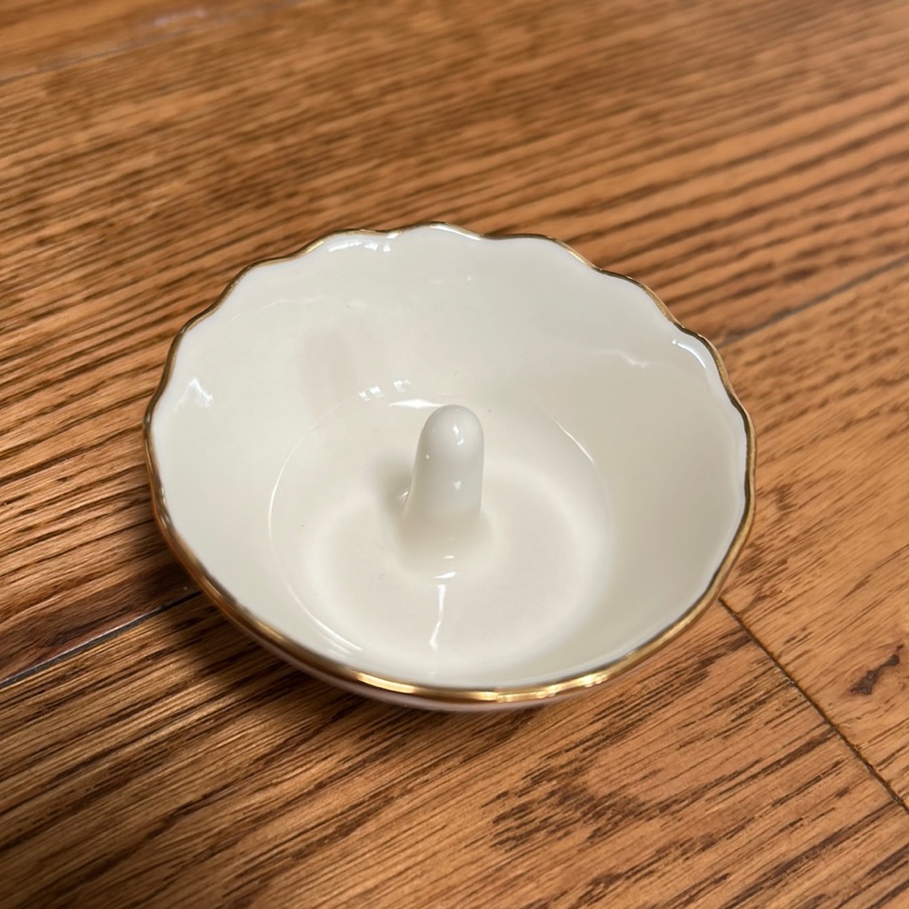 Lenox Ring holder